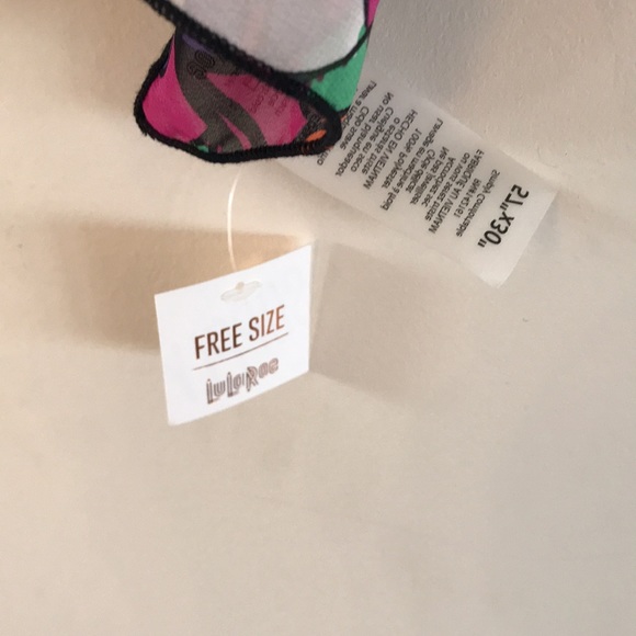 NWT LulaRoe Sheer Scarf. 57x30. - Picture 3 of 4